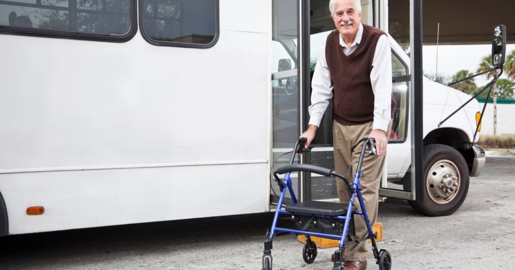 Rollator Bus einsteigen